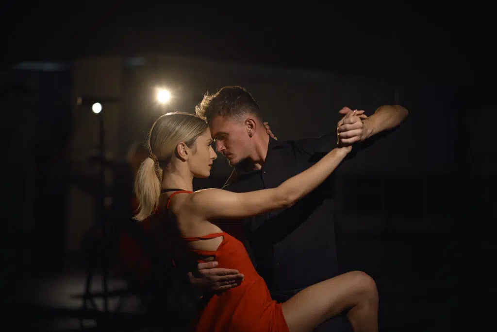 Couple dansant la Bachata Danseurs de bachata à Paris